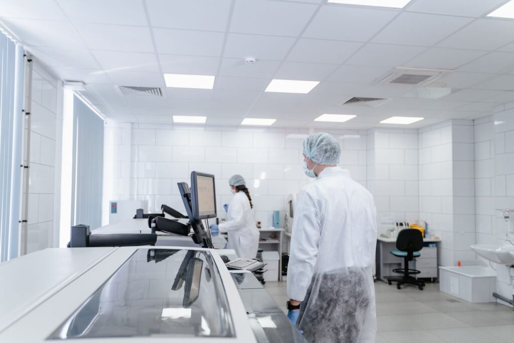 Inspección de calidad en un laboratorio